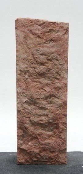 E000