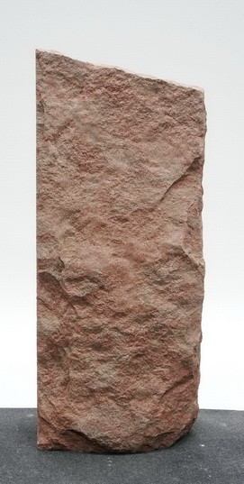 E000